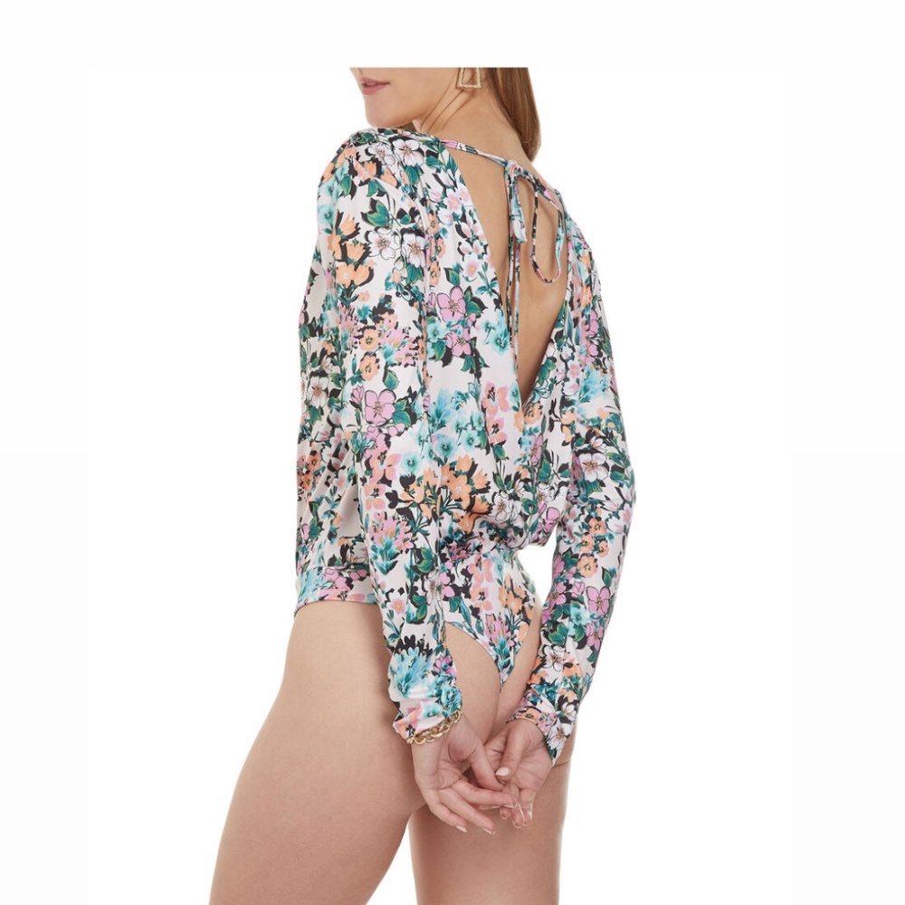 BCBG NWT sexy long-sleeved open-back bodysuit size S